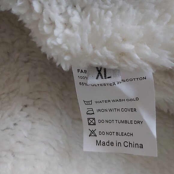 NWOT Black And White Plaid Winter/Fall/Spring XL Dog Polyester Coat With Snaps - Picture 7 of 7